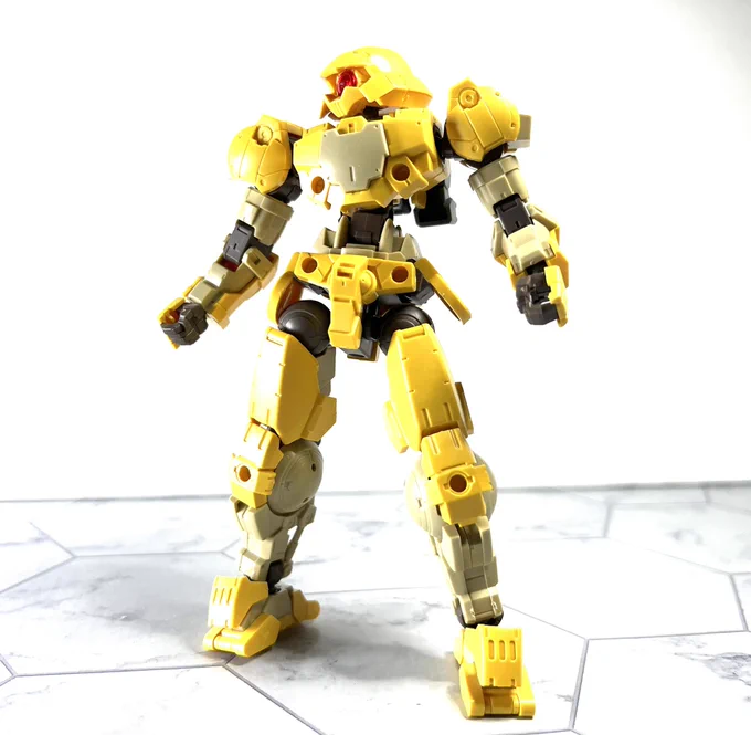 #30MMポルタノヴァ(イエロー)先にブルーを買ったのでさっそく組み替え用にと買い足してみたけど何も組み替えない素がかっこよく見えてきて困る。 