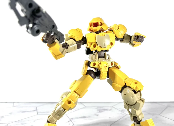 #30MMポルタノヴァ(イエロー)先にブルーを買ったのでさっそく組み替え用にと買い足してみたけど何も組み替えない素がかっこよく見えてきて困る。 