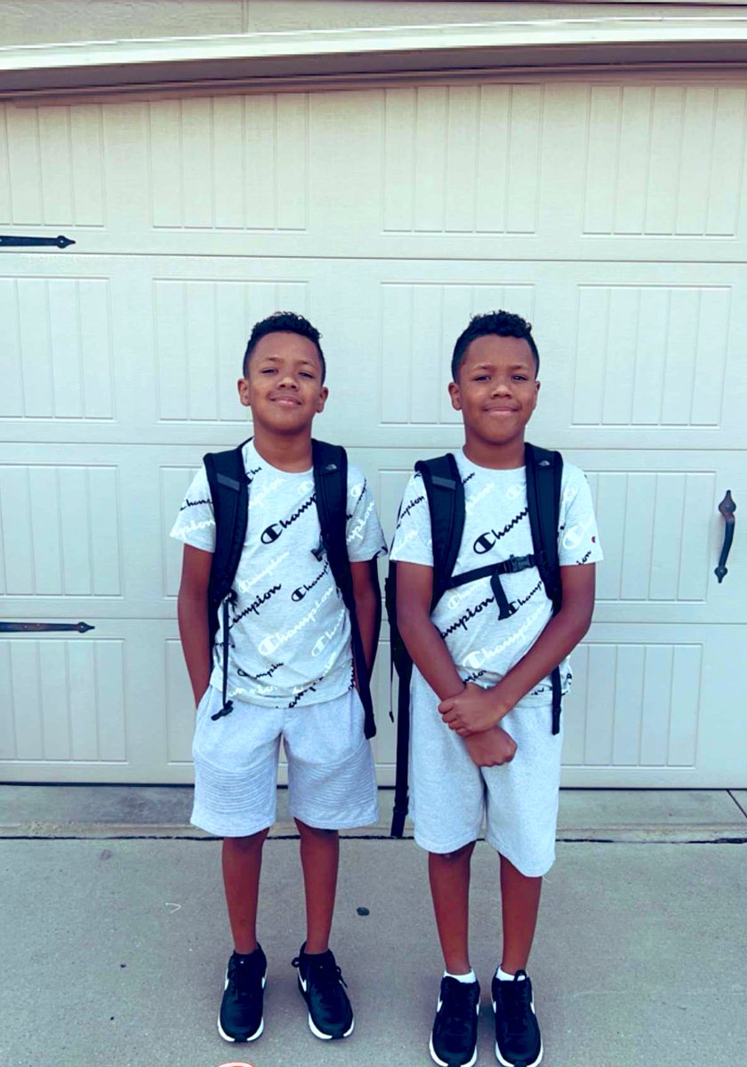iamyeseniahunt's tweet photo. My boys ❤️❤️#FirstDayofthirdgrade https://t.co/xDrkTTpdox