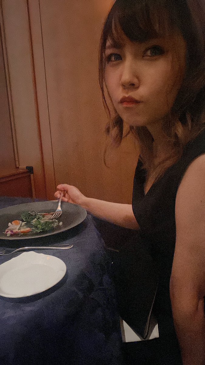 kaz_anubis's tweet photo. 結婚記念日だからディナーに行ってきた！
地上210mなんだってー！
雨降ってきて景色が😭 https://t.co/sxF0aDAn0w