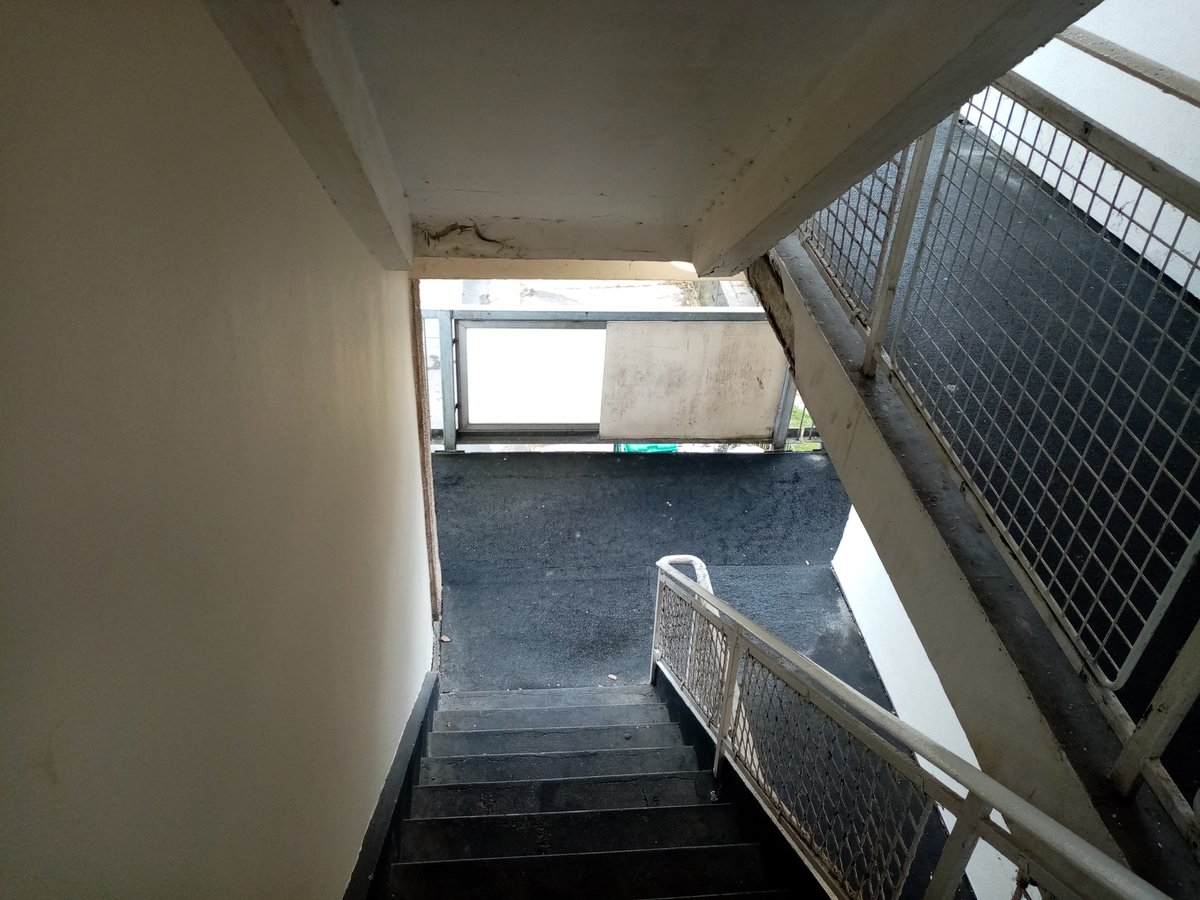 RealRawRhymes's tweet photo. Apparently you're still carrying out all necessary work including Cleaning and maintenance, until the rest of us at York House are rehomed @IncommunitiesHA ? Although you could have fooled me... @Bradford_TandA @AcornBradford https://t.co/lI4pCTHlKf