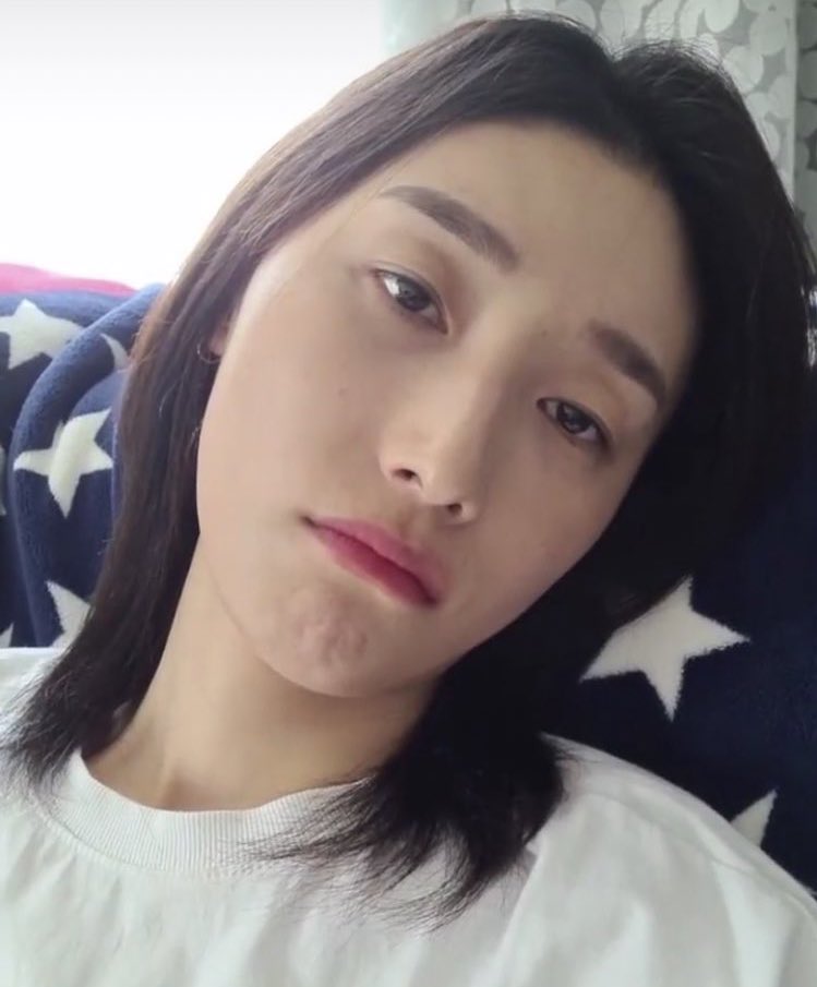 precious_kimm's tweet photo. 언니 해외나가서 잠깐 국제커플됏을때 내가 머하는지 사진보내져 이러면 뭐하는지사진보내는게아니라 이렇게 자기셀카만 보낼거같음;; 킹랑스럽

운동하는중 하기실타
점심먹었음. 졸리당
애기 나잔다~ 굿밤~❤️ https://t.co/qsltY9yzd9