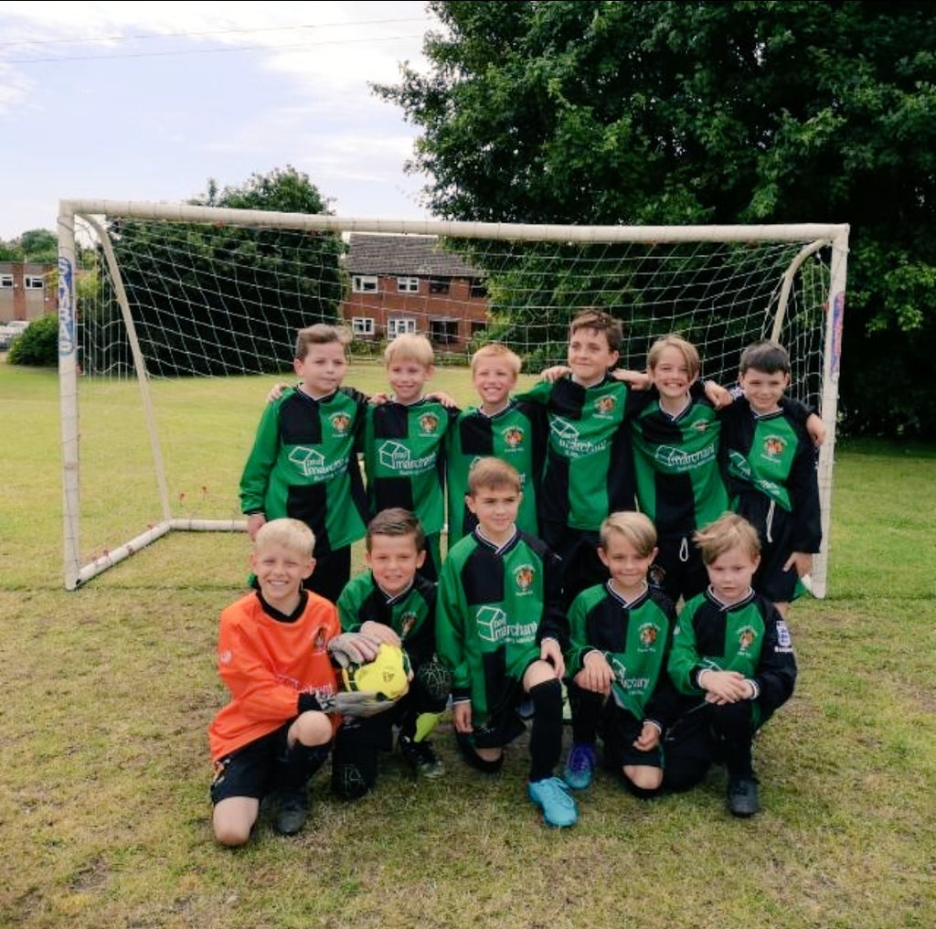 HotLimitMusic's tweet photo. I manage and coach my son's U10 Football team. We are trying to raise some funds towards a pop up dugout/shelter for when there's bad weather. Any small donation or shares would be greatly appreciated. #donate #smalltips #youthfootball #kidsfootball https://t.co/0nocmiivWM