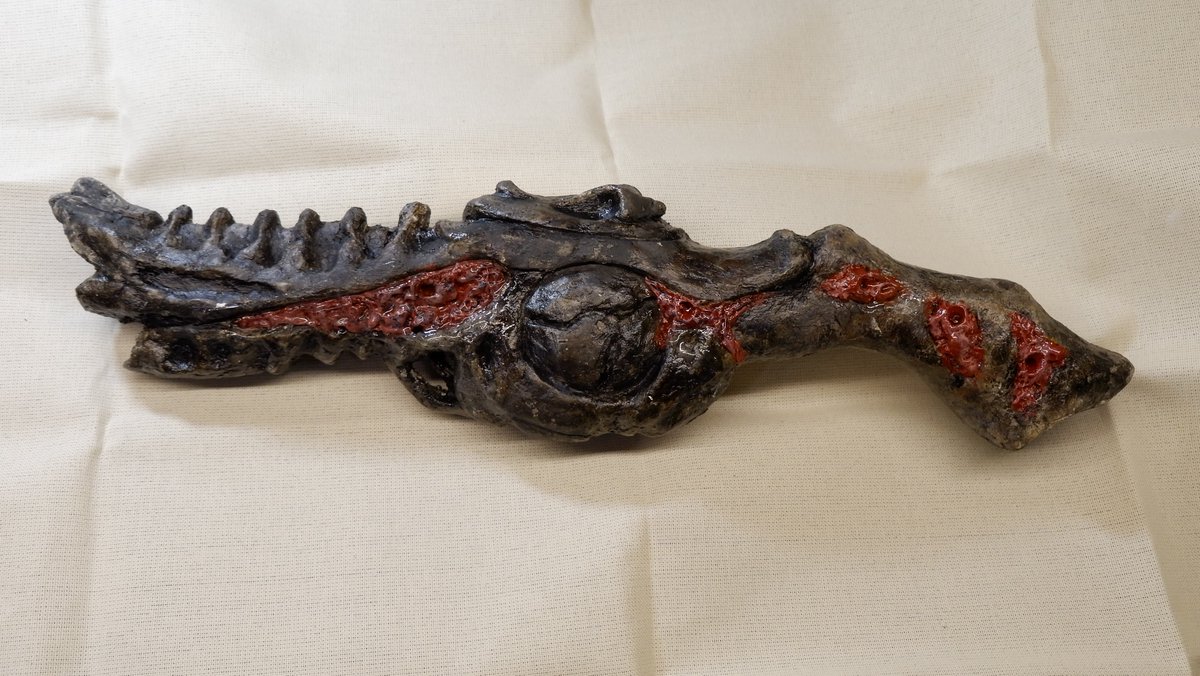 Siginnar's tweet photo. When I first saw scorn trailer I decided that I need to make this biopunk fleshy gun.
#biopunk #scorn #DIY https://t.co/i5YroTX3Er