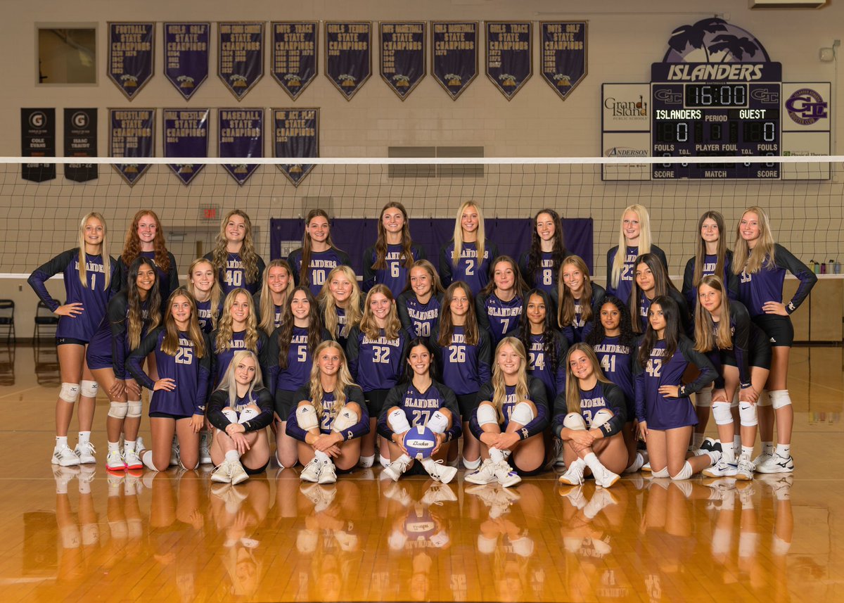 ehrkemc's tweet image. ⬜️🟪It’s finally GAME DAY and the beginning of the ‘22 season. We are ready to represent our school and compete hard every single day. No matter the challenges these girls will band together and -hold the rope- for each other 🟪⬜️

GO ISLANDERS 🏐🏝