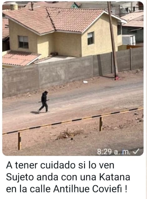 AntofagastaAti1's tweet photo. SECTOR COVIEFI #Antofagasta
Hombre que vive en una ruca, camino a quebrada carrizo por la línea del tren fue visto el sábado  con una katana (sable) ahí en su ruca ojo  si suben por el camino donde está la línea del tren paralela hacia la carretera https://t.co/6QIPcs8iYU