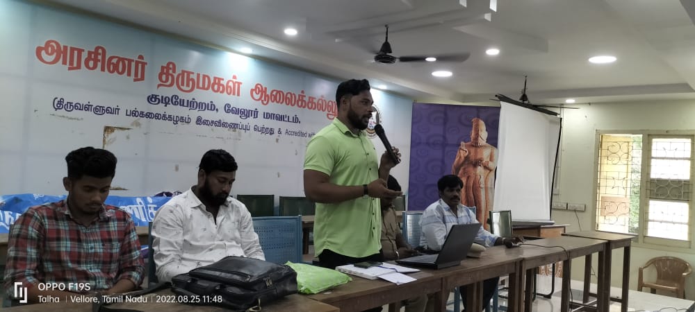 Mujahid_Akber's tweet photo. Anti drugs, Cyber crime /Cyber security and Sapling distribution programme at Government Thirumagal Mills College - Gudiyatham Vellore district 

@VellorePolice @sp_tirupathur @CMOTamilnadu @Cyberdost https://t.co/IwEYs32Whk