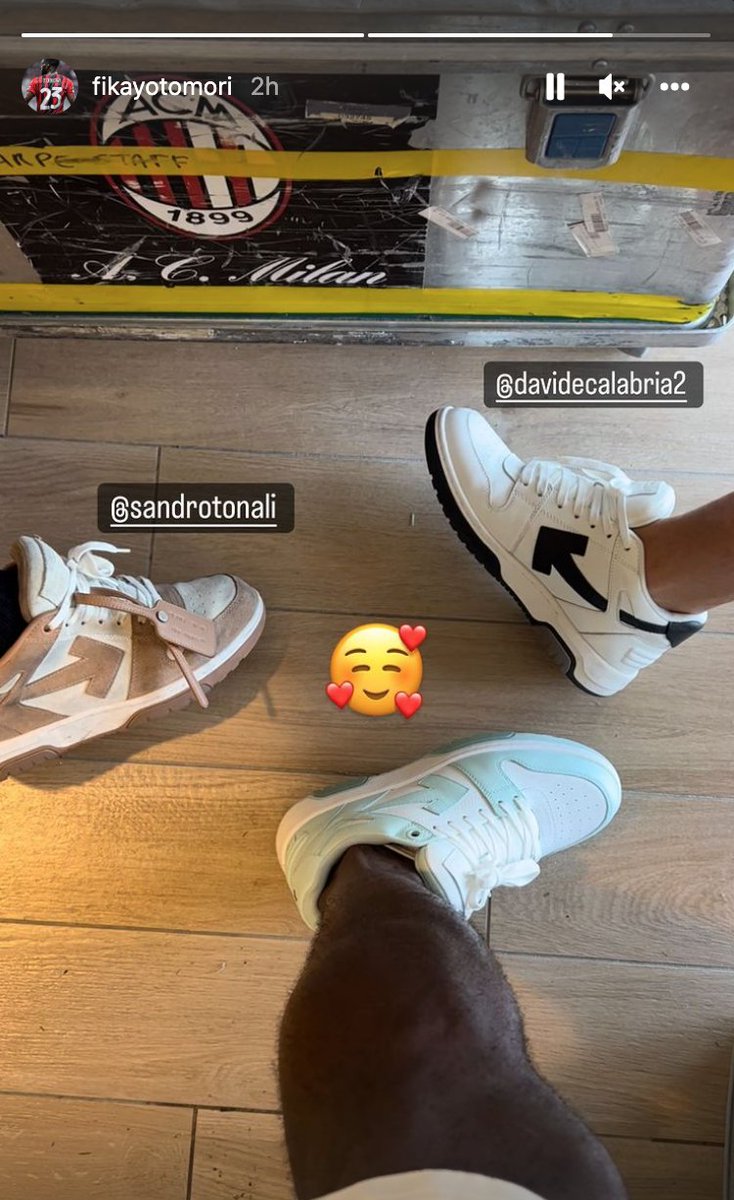 SempreMilanCom's tweet photo. 📱 @fikayotomori_ has seemingly confirmed on Instagram that #ACMilan x Off-White is coming 🔜🔴⚫️ https://t.co/vhYP8uF8eP