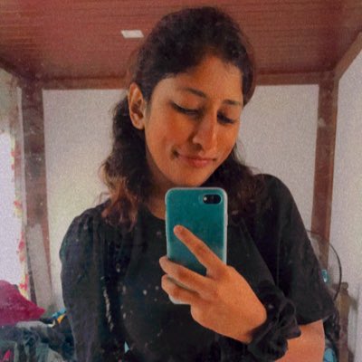 siriusly_roro's tweet photo. new phone, who dis? ๐ซ #NewProfilePic #ignorethemessybackground https://t.co/5kfVc3RvET
