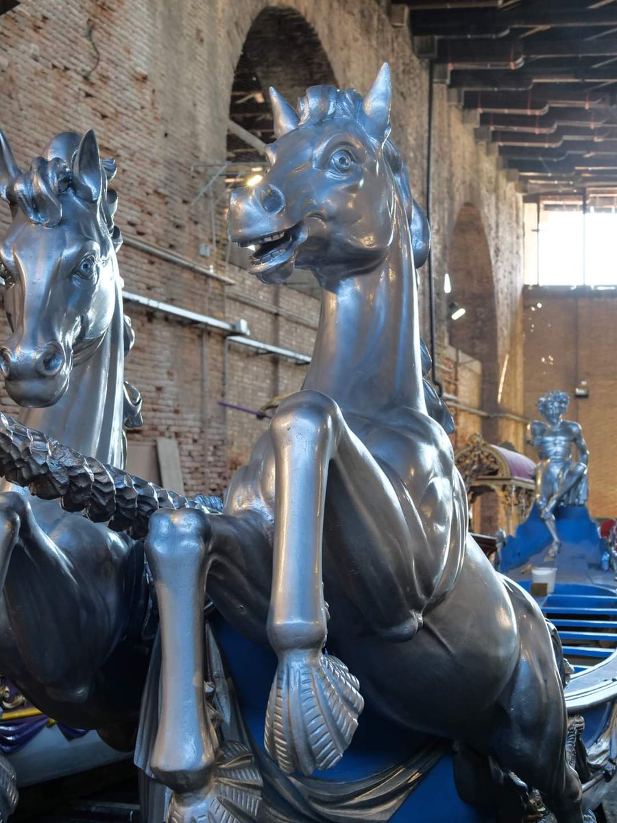 comunevenezia's tweet photo. #RegataStorica2022 | #Bissone
🛶La Tesa dell'Arsenale ospita 10 "Bissone"
🛶 Ogni giorno scopriremo delle curiosità su queste imbarcazioni in vista della Regata Storica che si svolgerà il 4 settembre
📽 video #youtube https://t.co/exvAdfmUab
@TurismoVeneto @CittadinidiTwtt https://t.co/Rg6EZL8cuK