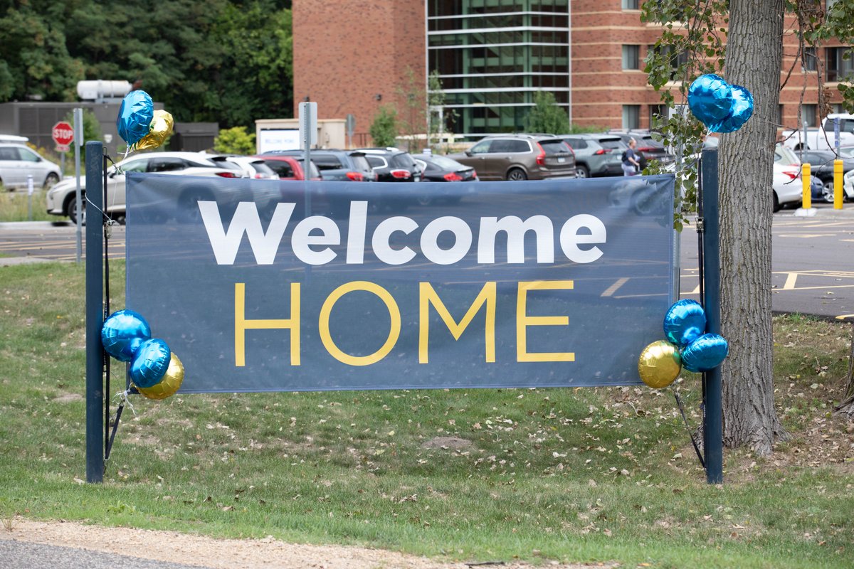 BethelRoyals's tweet photo. One of the best days of the year! #RoarWithUs x #BUWelcomeWeek https://t.co/vjxpw1bims