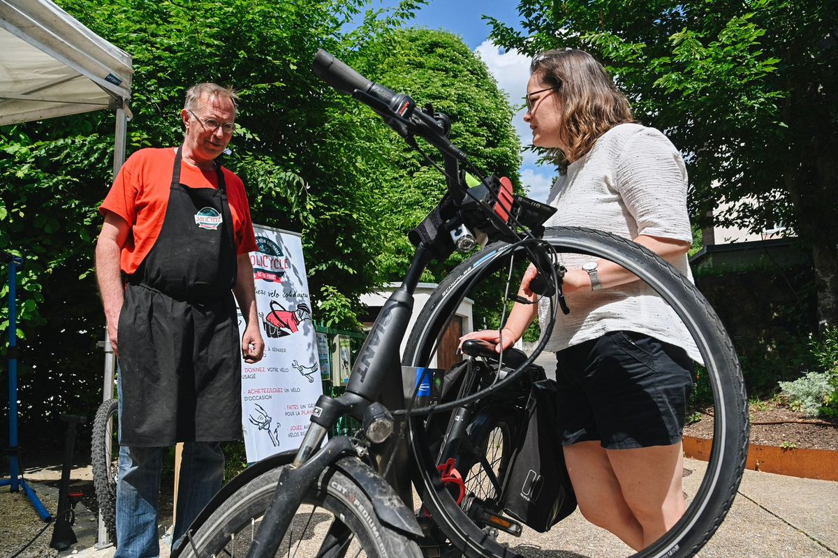 Crevaison, gonflage, huile, réglages freins et vitesses, marquage antivol... Votre vélo a besoin de petites réparations ou d'entretien ? 🚴🪛 📌 Rendez-vous samedi 3 septembre entre 10h et 13h au marché Saint-Romain à Sèvres ! + d'infos ➡️ seineouest.fr/vos-activites/…