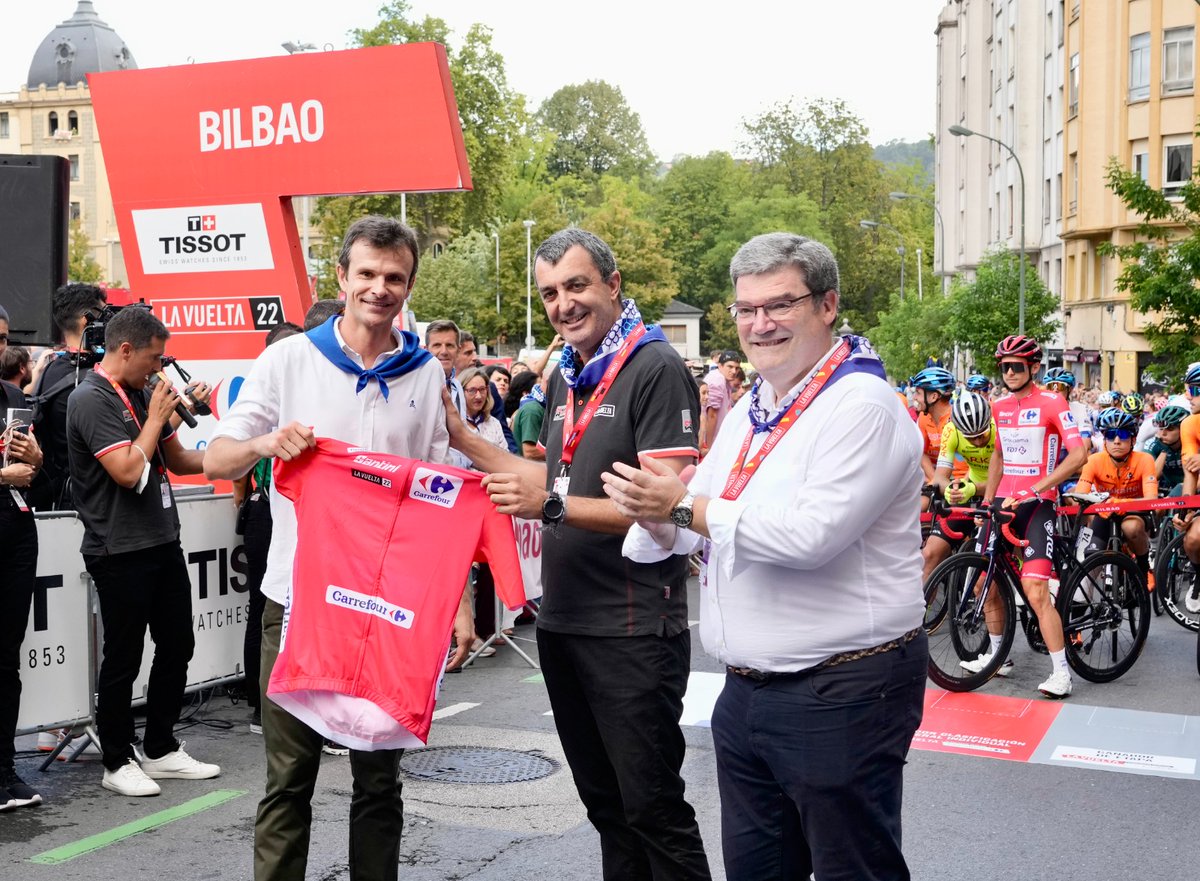🚴 #LaVuelta22 nos ha dejado un regalo...

💥 ¡Sorteamos el maillot firmado por el actual líder de @LaVuelta, <a href="/Rudymolard/">Rudy Molard</a>, del <a href="/GroupamaFDJ/">Équipe Cycliste Groupama-FDJ</a>!

Para participar:
➕ Síguenos
➕ Menciona a 2 amig@s
➕ Like y RT a este post

🍀 Ganador/a: domingo, 15:00 h.

#AthleticClub 🦁