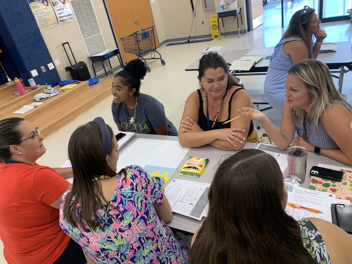 TylerHeights's tweet photo. #TeamTylerHeights is leaning into the work! Whole staff engaging in #SIOP training for Lesson Preparation to engage our #multilinguallearners We are ready! Estamos listos! @AACPSSupt @AACPS_ELD @AACPSSupt #aacpsAwesome #AllEngaged #PDisFun https://t.co/dBa95hNYlb