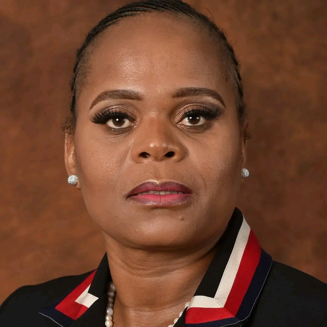 Dr Phophi Ramathuba IS GOING NOWHERE RETWEET IF YOU AGREE 
#HandsOffDrPhophi Union Buildings #NationalShutdown Big Zulu Inkabi Kwesta The EFF Malema Ndlozi Bara Dolly Balliat Chiefs Kiss The Boer 3rd of September Hillbrow #SomhaleEOTR She's a 100%