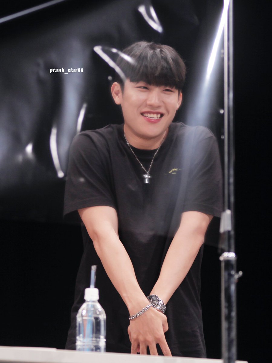 PRANK_STAR99's tweet photo. 220819 #AB6IX 
일본 오사카 팬싸 大阪 サイン会

귀여웡🐦🤍

#박우진 #ウジン #PARKWOOJIN https://t.co/HXWUfjpb5h
