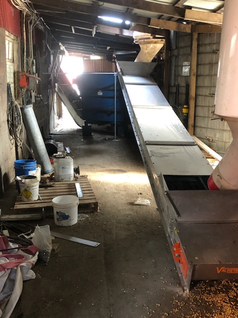 DortmansB's tweet photo. Check out this 18" @ValmetalInc conveyor with custom mixer chute and door that our service techs are currently installing.
#dortmansbros #Valmetal #conveyor #ontag https://t.co/9hKqfZRZnK