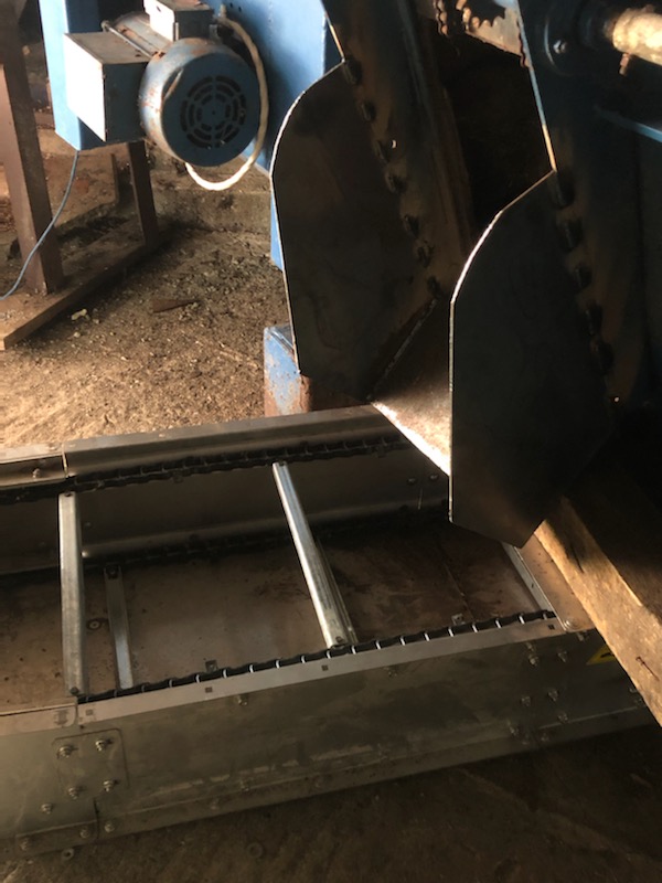 DortmansB's tweet photo. Check out this 18" @ValmetalInc conveyor with custom mixer chute and door that our service techs are currently installing.
#dortmansbros #Valmetal #conveyor #ontag https://t.co/9hKqfZRZnK