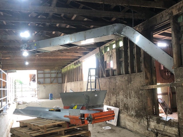 DortmansB's tweet photo. Check out this 18" @ValmetalInc conveyor with custom mixer chute and door that our service techs are currently installing.
#dortmansbros #Valmetal #conveyor #ontag https://t.co/9hKqfZRZnK