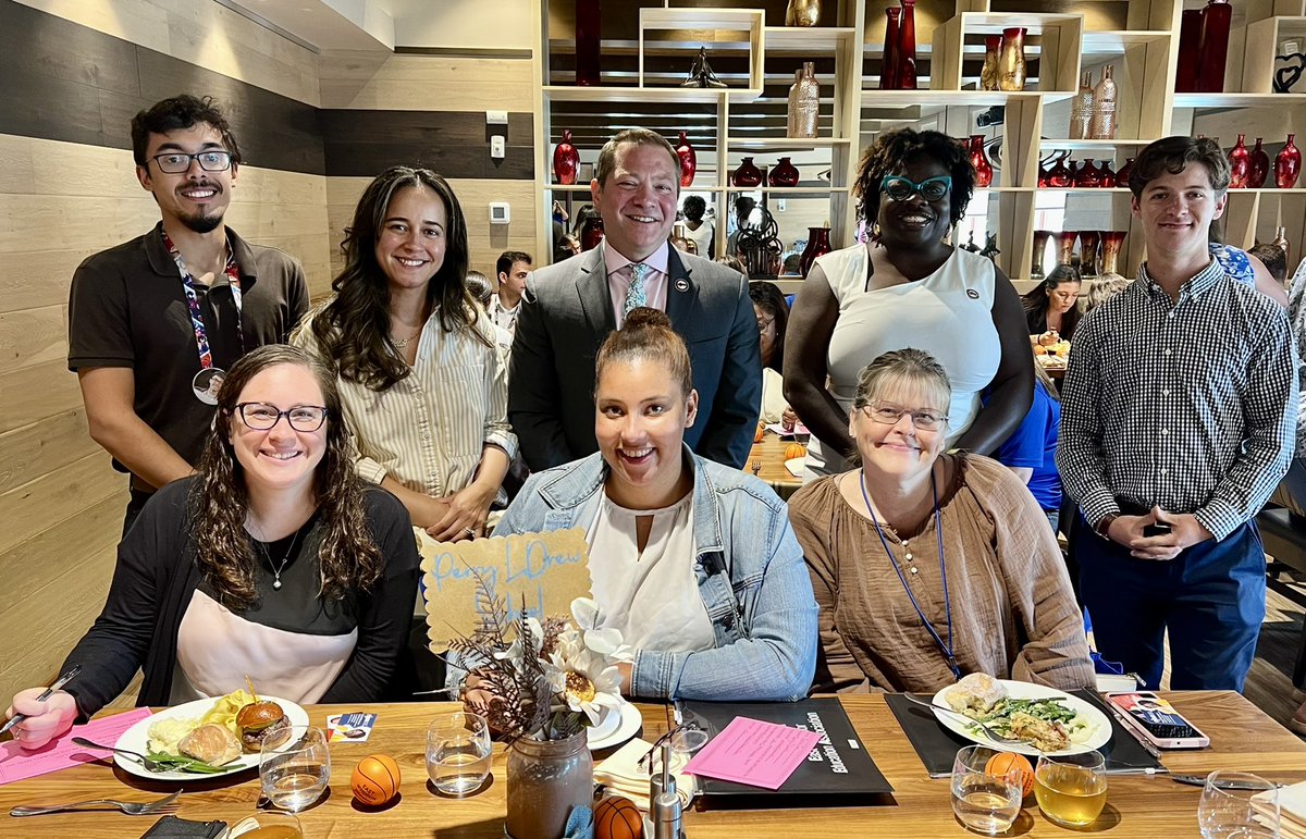 EWEAtweets's tweet photo. EWEA new members enjoyed a luncheon with the EWEA executive board, NJEA Vice President Steve Beatty and NJEA Treasurer Petal Robertson We are so happy to welcome these new members! https://t.co/bXSb6hBDUo