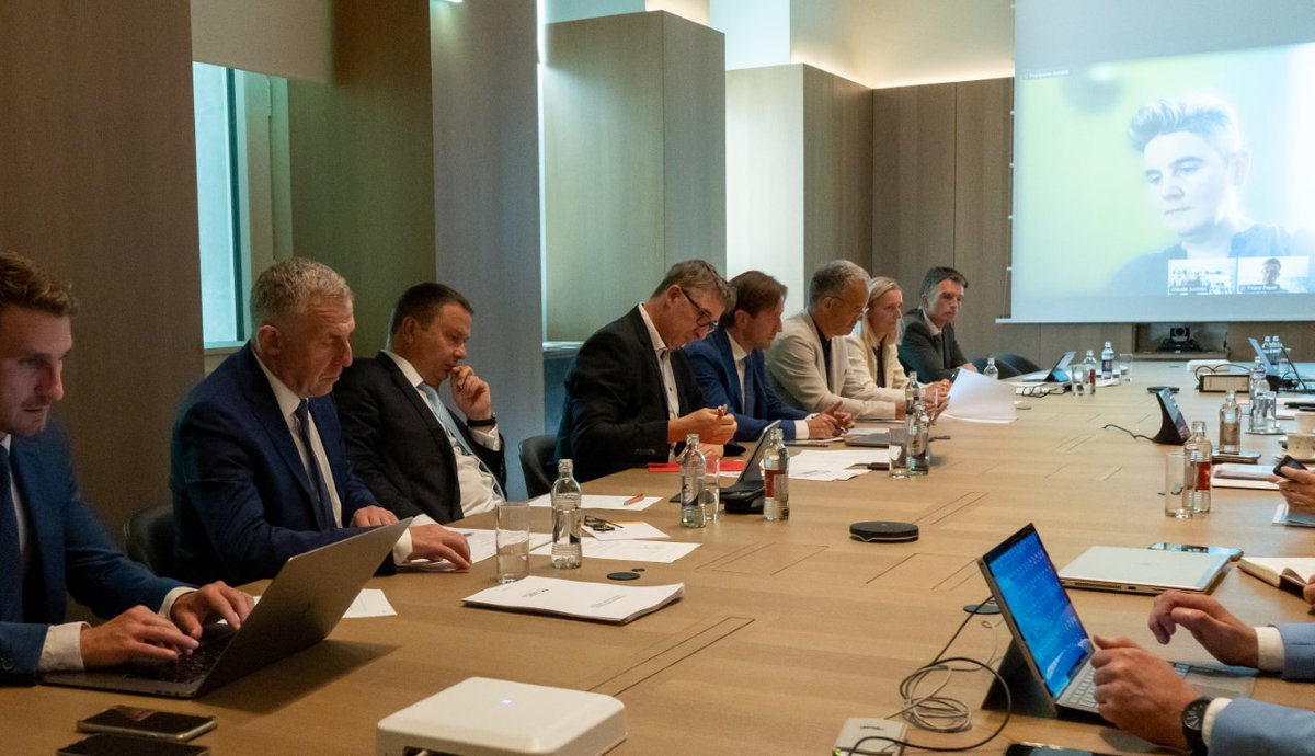 CdMLuxembourg's tweet photo. Tom Oberweis a exposé la situation économique et financière dans l’artisanat qui s’est nettement dégradée par rapport au premier trimestre 2022. @LexDelles @Yuriko_Backes @FranzFayot @gouv_lu @FDA_LUXEMBOURG @uel_lu https://t.co/Bsa8MMxDNl