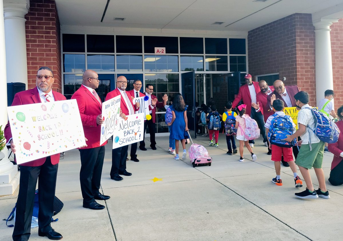 RLCPrincipal's tweet photo. Wonderful opening day at RLC! Kappa Alpha Psi fraternity volunteers helped us welcome our Coyotes! Cody Coyote was here, too! #rlc2022. #EngageEmpowerEnrich https://t.co/5Vn0WjMhwX