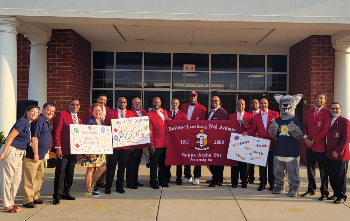 RLCPrincipal's tweet photo. Wonderful opening day at RLC! Kappa Alpha Psi fraternity volunteers helped us welcome our Coyotes! Cody Coyote was here, too! #rlc2022. #EngageEmpowerEnrich https://t.co/5Vn0WjMhwX