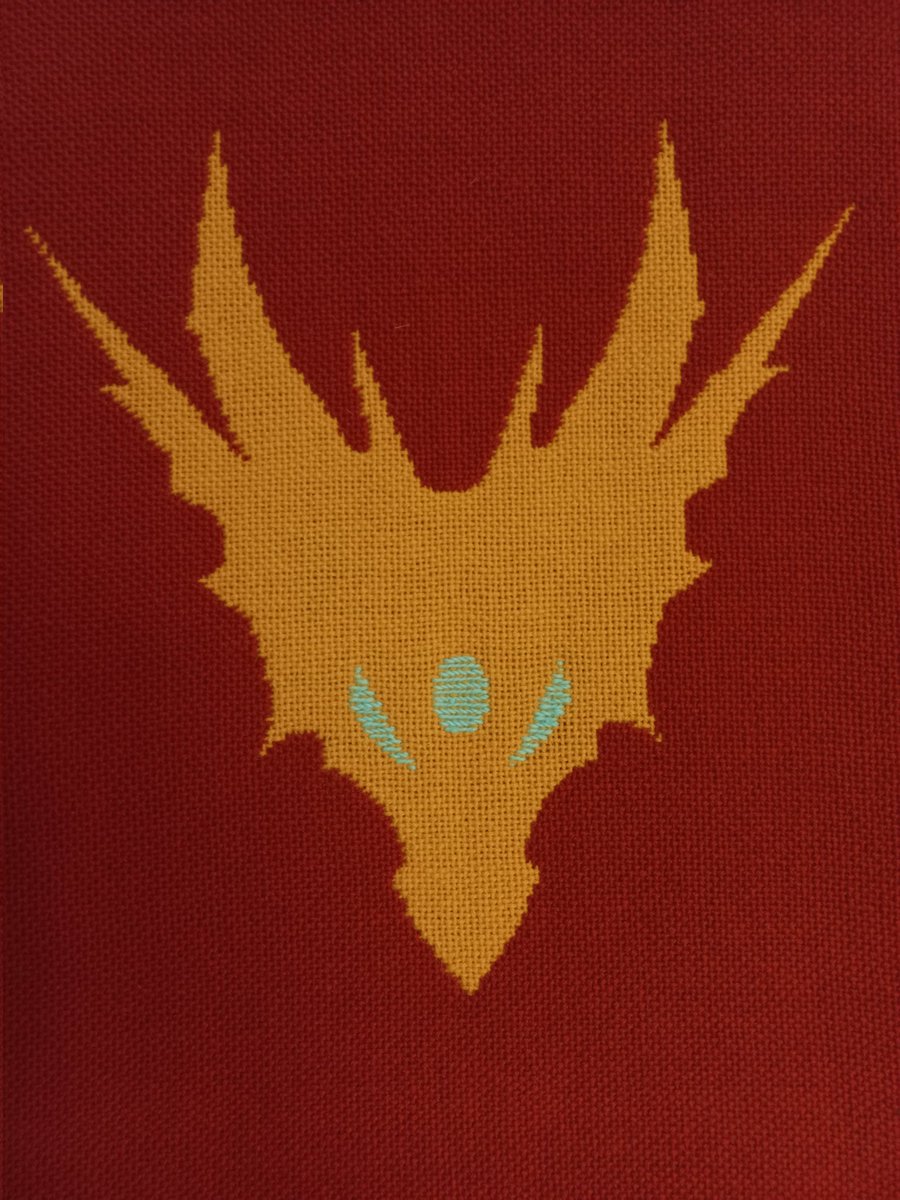 RudyyRue's tweet photo. A project I started almost a year ago... finally finished! I present to you, handwoven dragonfable banner! 
#DFanart
#Dragonfable https://t.co/g3qgEqqkHu