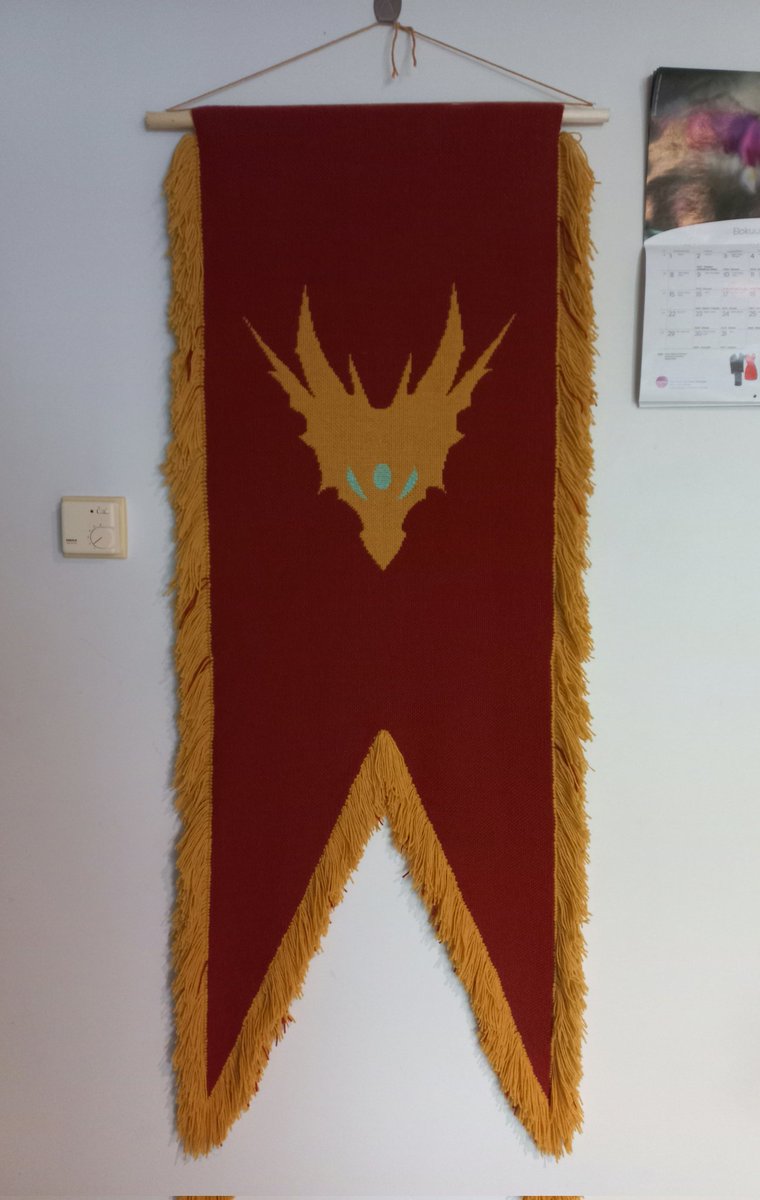 RudyyRue's tweet photo. A project I started almost a year ago... finally finished! I present to you, handwoven dragonfable banner! 
#DFanart
#Dragonfable https://t.co/g3qgEqqkHu