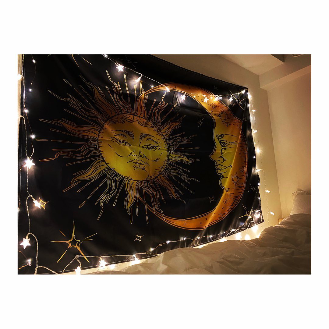 c0v0a_8's tweet photo. 🌞🌛
.
.
#bedroom #fabricart #interir #fabricposter #tapestory #dayandnight #sunandmoon #illuminationlamp #photo #canonphotography #canoneosr #ベッドルーム #ファブリックポスター #l4l #love #tfl #tflers #ロック女子 #女子部屋 #女子部屋インテリア https://t.co/ueHUw8PfyR