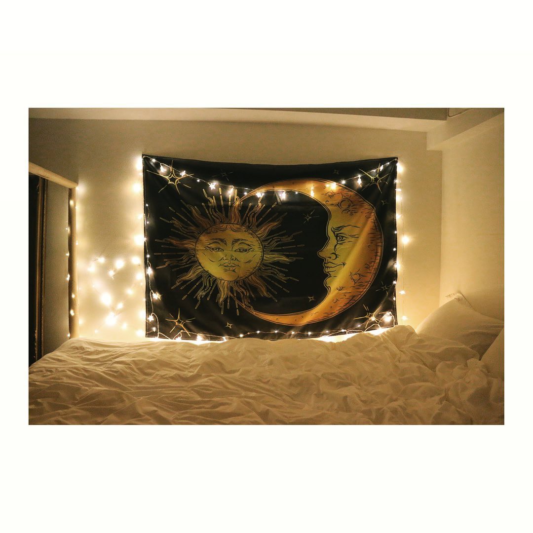 c0v0a_8's tweet photo. 🌞🌛
.
.
#bedroom #fabricart #interir #fabricposter #tapestory #dayandnight #sunandmoon #illuminationlamp #photo #canonphotography #canoneosr #ベッドルーム #ファブリックポスター #l4l #love #tfl #tflers #ロック女子 #女子部屋 #女子部屋インテリア https://t.co/ueHUw8PfyR