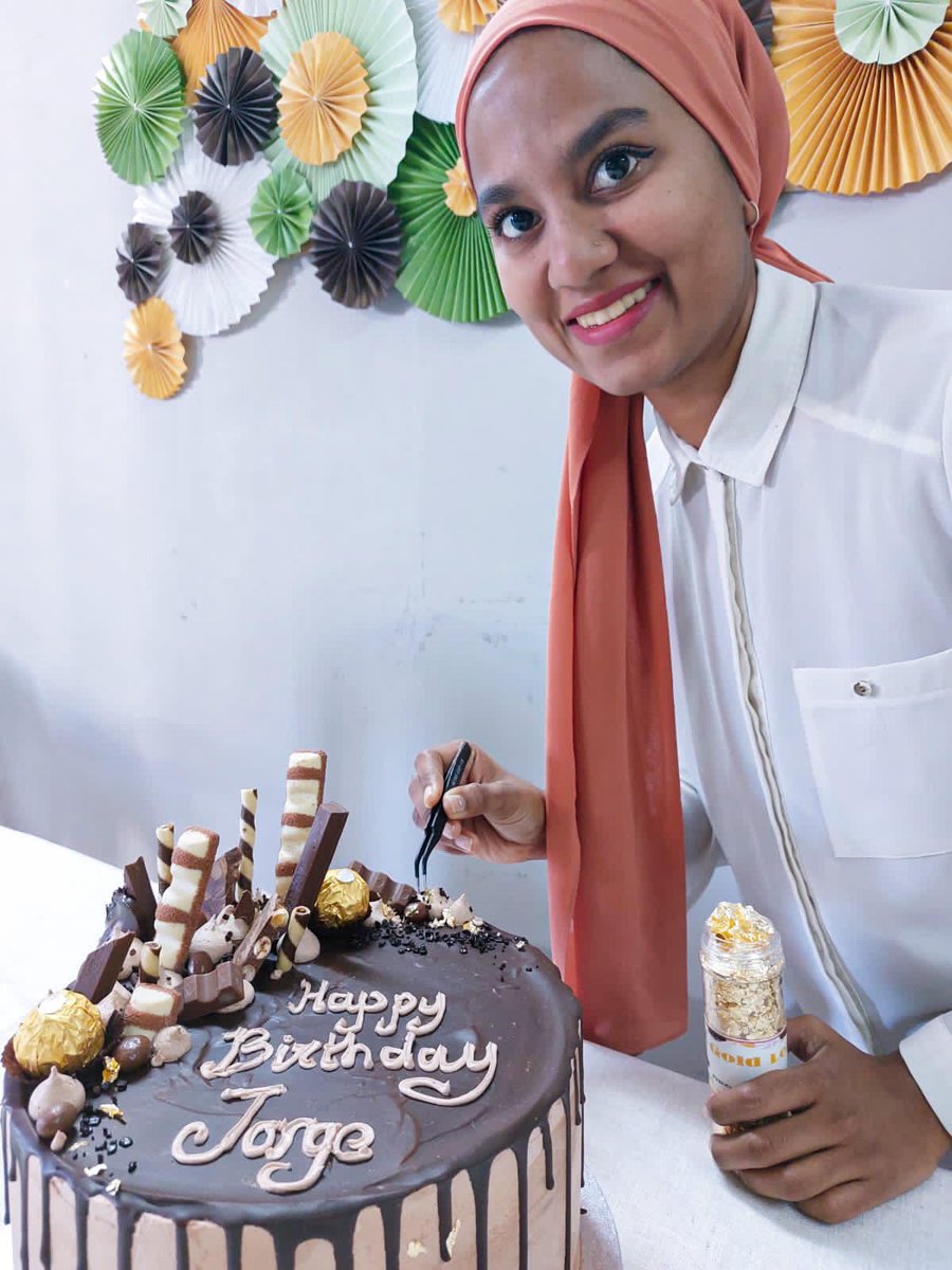 SalusFood's tweet photo. Salus Member Feature:

Aisha Bibi Zainab Joomun of Mauritius is a 4th year MPhil/PhD student at the University of Mauritius analysing post-intervention data on food safety knowledge, attitude, practices, culture and climate in micro/small enterprises in Mauritius and Rodrigues. https://t.co/ufHP93dHqY