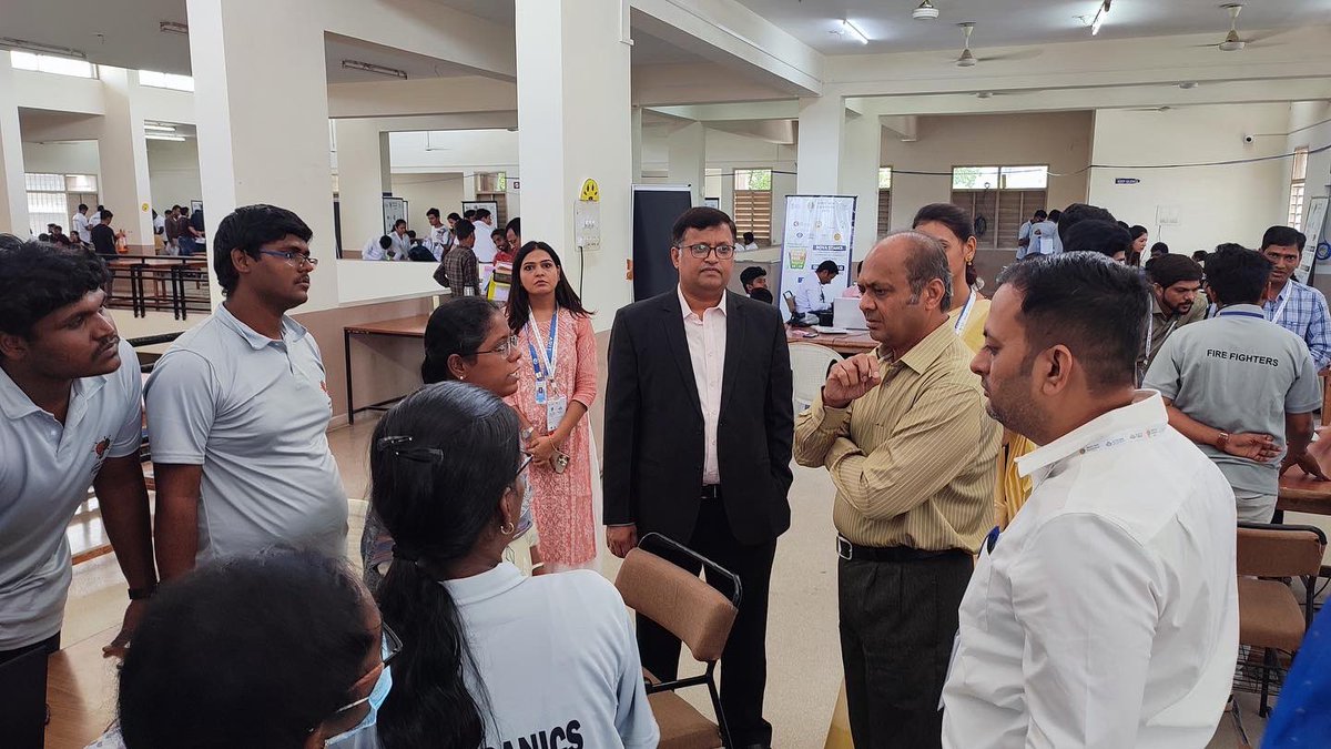 adit_cvmu's tweet image. Day-1 Smart India Hackathon 2022 at ADIT-CVMU Nodal Centre #SIH2022 #InnovationSeAtmanirbharBharat #cvmuniversity #adit_cvmuniversity 

@narendramodi 
@PMOIndia 
@EduMinOfIndia 
@PIBHRD 
@mhrd_innovation 
@AICTE_INDIA 
@abhayjere 
@SIH2022_MIC
@NDRFHQ 
@cvmu
@adit_cvmu