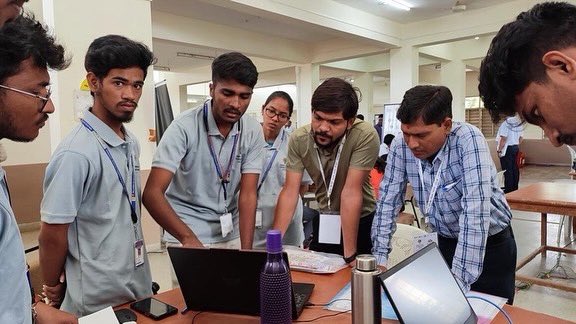 adit_cvmu's tweet image. Day-1 Smart India Hackathon 2022 at ADIT-CVMU Nodal Centre #SIH2022 #InnovationSeAtmanirbharBharat #cvmuniversity #adit_cvmuniversity 

@narendramodi 
@PMOIndia 
@EduMinOfIndia 
@PIBHRD 
@mhrd_innovation 
@AICTE_INDIA 
@abhayjere 
@SIH2022_MIC
@NDRFHQ 
@cvmu
@adit_cvmu