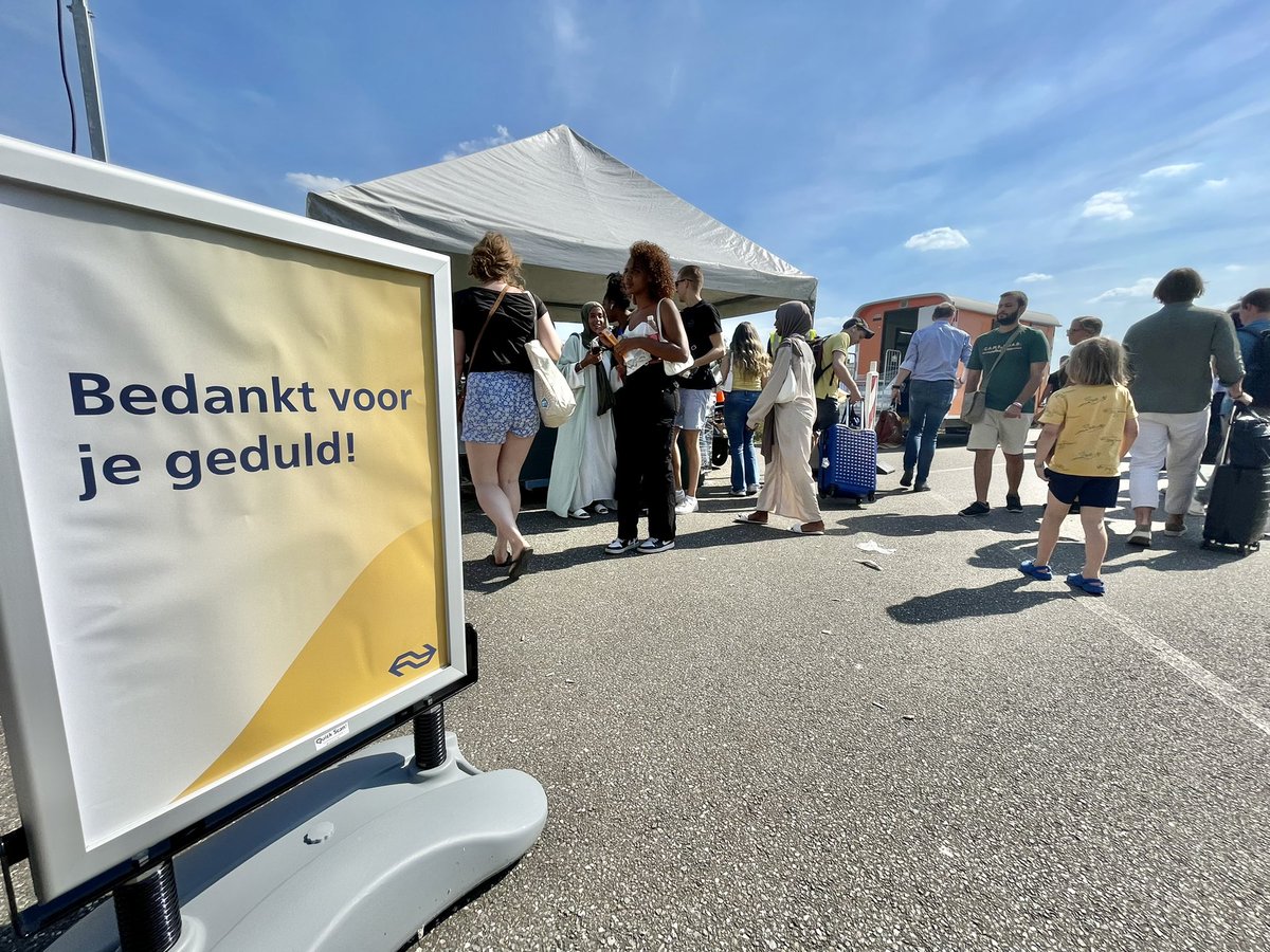 NS Stations tweet media