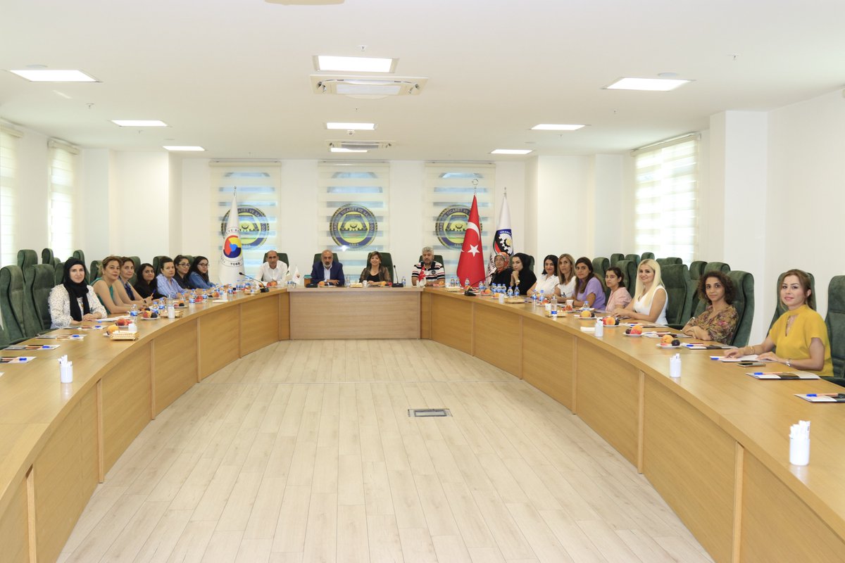 Odamız YK Başkanı <a href="/kayadb/">Mehmet Kaya</a> Başkan Yardımcılarımız <a href="/ercantayinlamak/">Ercan Tayınlamak</a>,  <a href="/erdalavsar_/">Erdal Avşar</a>  ve <a href="/kadin_meclisi/">DTSO İş Kadınları Meclisi</a>,  TOBB @kagikdiyarbakir Başkanı <a href="/zulallkoc/">Zülâl KOÇ</a> ile Kadın Girişimciler Kuruluna yeni katılan kurul Üyeleri bir araya gelerek, kurulun yapacağı faaliyetlerle ilgili istişarede bulundular