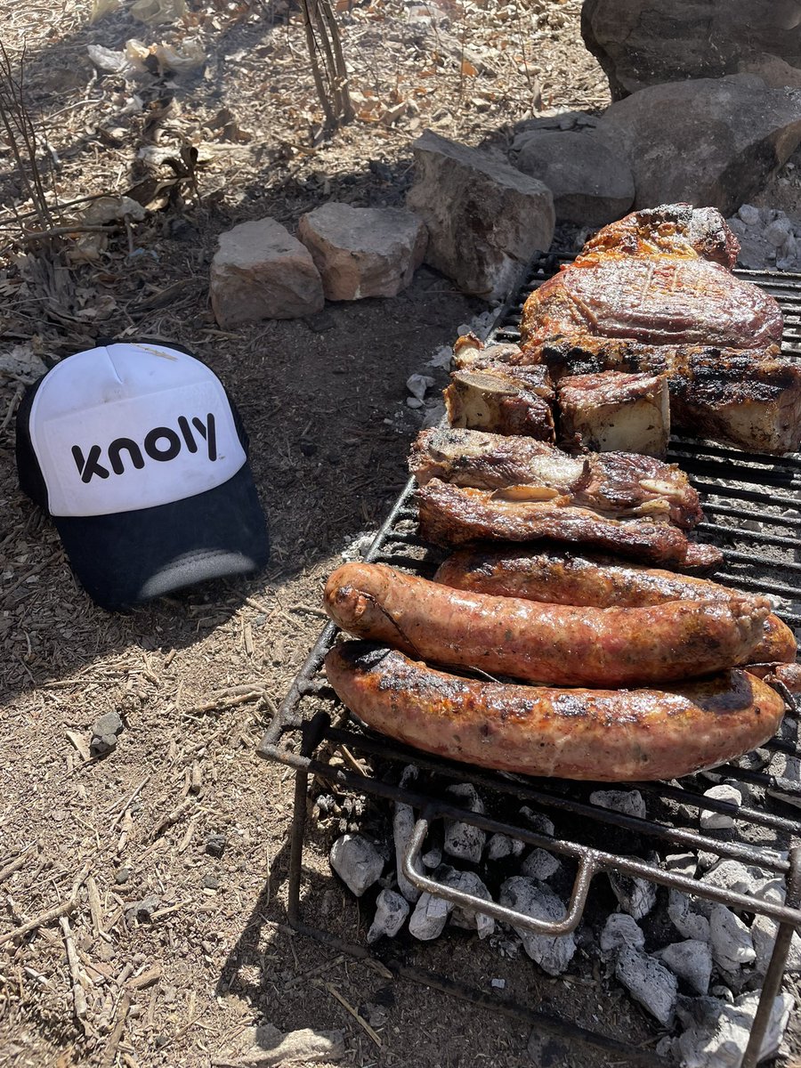 ArtuGrande's tweet photo. Ayer tuvimos team day de Q con la board de @KnolyMe en Potrerillos, Mendoza 🇦🇷

Lindo día para reflexionar  sobre cómo empezamos y hacia dónde vamos;

- Desafíos tecnológicos
- Cambios de paradigma en la industria #HRTech
- Opciones de financiamiento en Web3
- No falto la 🥩🚀 https://t.co/rZECeaba10