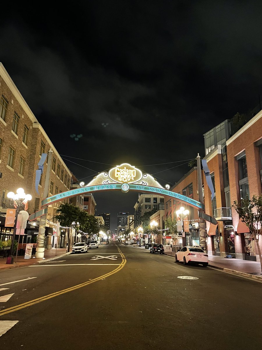 CoachHop's tweet photo. ๐
๐๐ผโโ๏ธ #thursdaymorningrun #ThankfulThursday #FridayEve #FridayJr #pregamefortheweekend @GaslampQuarter @SDPartnership @SDDiscover ๐โค๏ธ https://t.co/EKmUj8tuTF