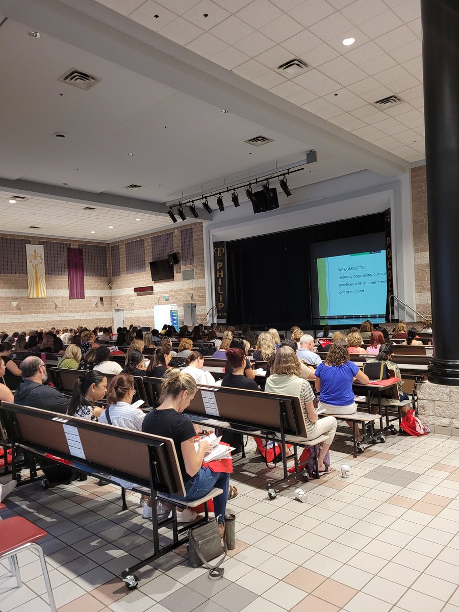MsLimSeton's tweet photo. Exciting morning full of energy and passion for shift @DpLiteracy @DPCDSBSchools #DPLiteracysymposium with @Kari_Yates @TheSixShifts https://t.co/twV1Ibh2WN https://t.co/Pc18eQSrd1
