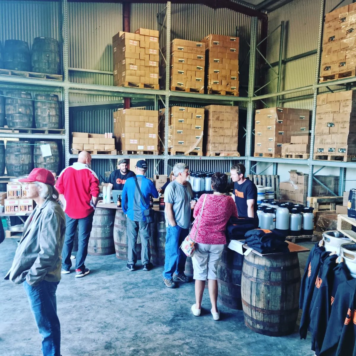 brehonblonde's tweet photo. Very busy day down here at Brehon HQ. Four bus loads of American tourists called in for a visit on their way down to Dublin for the College Football match this weekend.
#irishcraftbeer #choosecraft #supportlocal #drinklocal #askforcraft #craftedinstories #drinkirish https://t.co/wwY9uI14sc