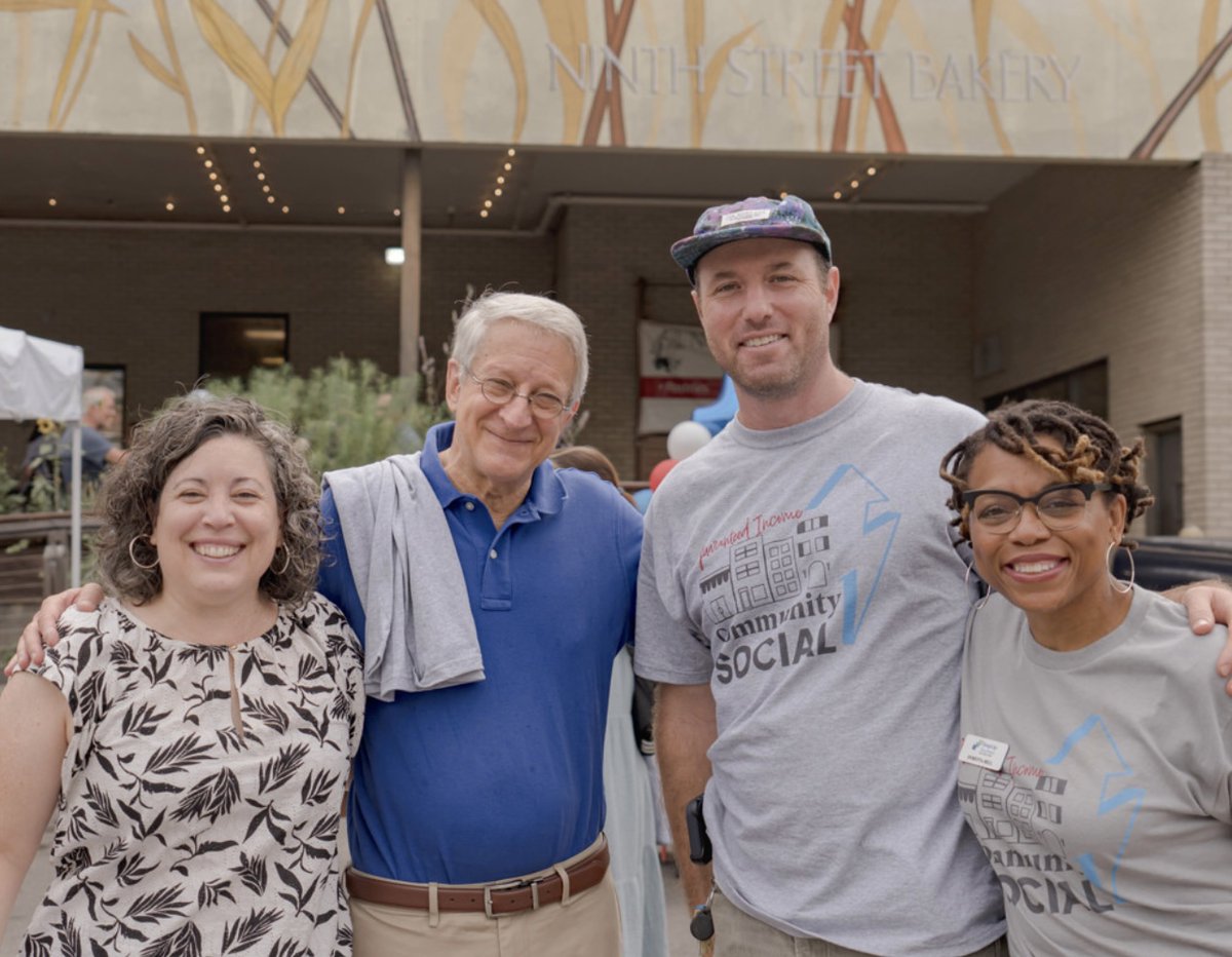StepUpDurham's tweet photo. Many thanks to all who joined us for our #GuaranteedIncome event last Sat. What a great day to be a #Durhamite. @ninthstbakery #DurhamNeighbors @mayorsforagi @CityofDurhamNC @FINTHEDJ @MagicByDavid @liberalloving #balloonartist https://t.co/6Buh9jRhL6 @Javiera4Durham https://t.co/kQr7rvLfMm