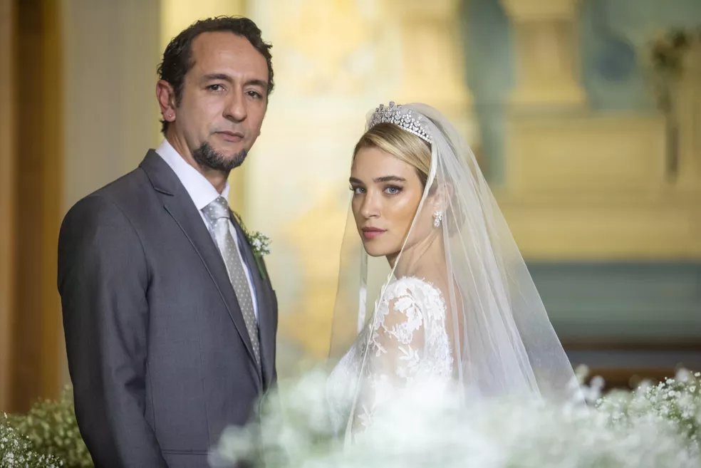 gshow's tweet photo. Marcela Fetter se despede de #Pantanal no capítulo desta quinta-feira. 🥺😢 Mas antes a atriz revelou os bastidores do casamento de Érica e Zé Lucas: 'Quase demos as mãos e fugimos'. 😅 Vem ver vídeos exclusivos da gravação da cena ➡️ https://t.co/4yVlb4IWH1 https://t.co/jbdFgv8xfq