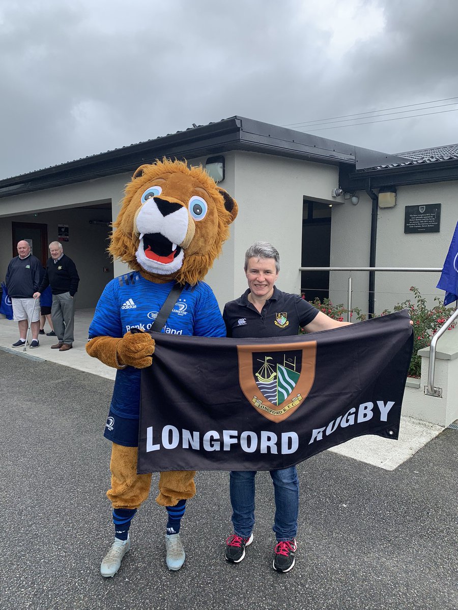 longfordrugby's tweet photo. It’s all go now. Team on pitch. Hon Leinster @leinsterrugby @LeinsterBranch https://t.co/0c9DlMRHBy