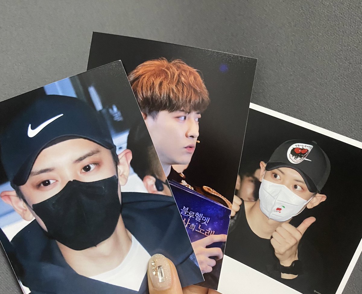 xoxo_chan61's tweet photo. 🍒메이사의 노래 막공 소소한 나눔🍒

⏰ 8월 28일 일요일 밤공 전

✔️ 인화사진 4장 랜덤+폴라로이드 set✔️

📍대략 20-30세트정도 됩니다! 
📍당일 티켓 확인합니다🫶🏻

(생각보다 별로일 수 이씀...
원본 못 찾아서 로고 박혀있으니 괜찮으신 분만 받아가셔요🤧) https://t.co/AJizhqQIF5
