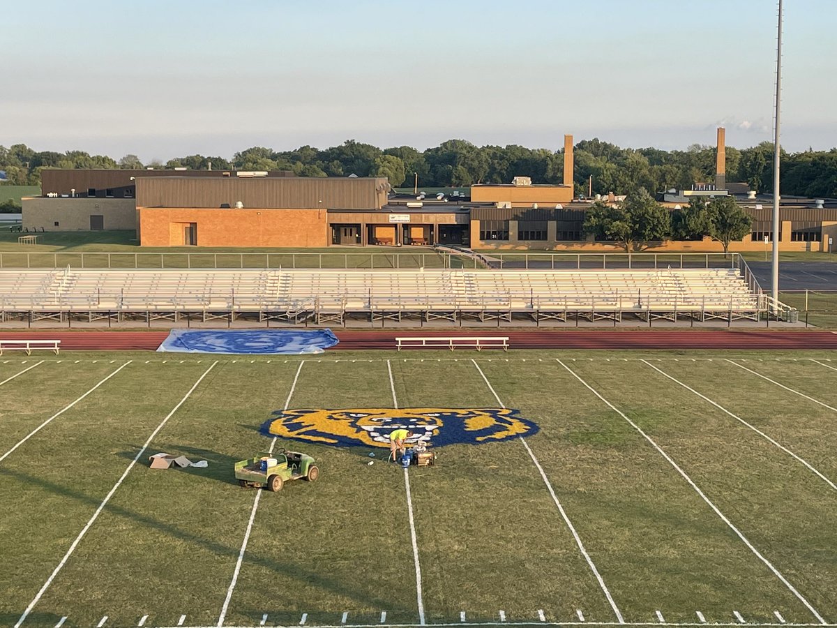 jhsbearsfb's tweet photo. Gameday!
#beatonsted #beardown #stayhard https://t.co/C01xLtG4RZ