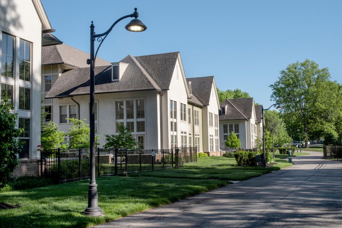 SternbergLight's tweet photo. Meadowbrook Park is a community in Prairie Village, Kansas, mixing modern luxury with classic architecture alongside trees, lakes, &amp; walking trails. Sternberg’s Euro E420LED pendants illuminate the boulevards and residential streets. To seephoto gallery: https://t.co/IZ357hbQl9 https://t.co/8HX2HvGnZf