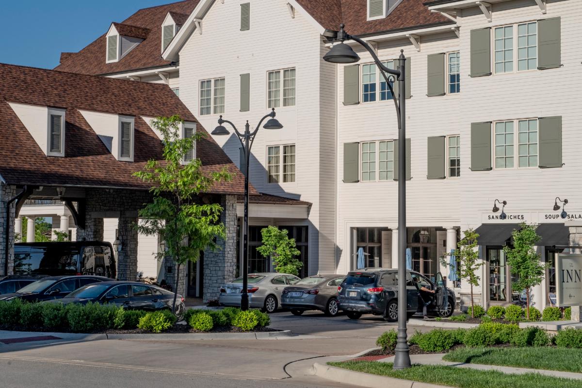 SternbergLight's tweet photo. Meadowbrook Park is a community in Prairie Village, Kansas, mixing modern luxury with classic architecture alongside trees, lakes, &amp; walking trails. Sternberg’s Euro E420LED pendants illuminate the boulevards and residential streets. To seephoto gallery: https://t.co/IZ357hbQl9 https://t.co/8HX2HvGnZf