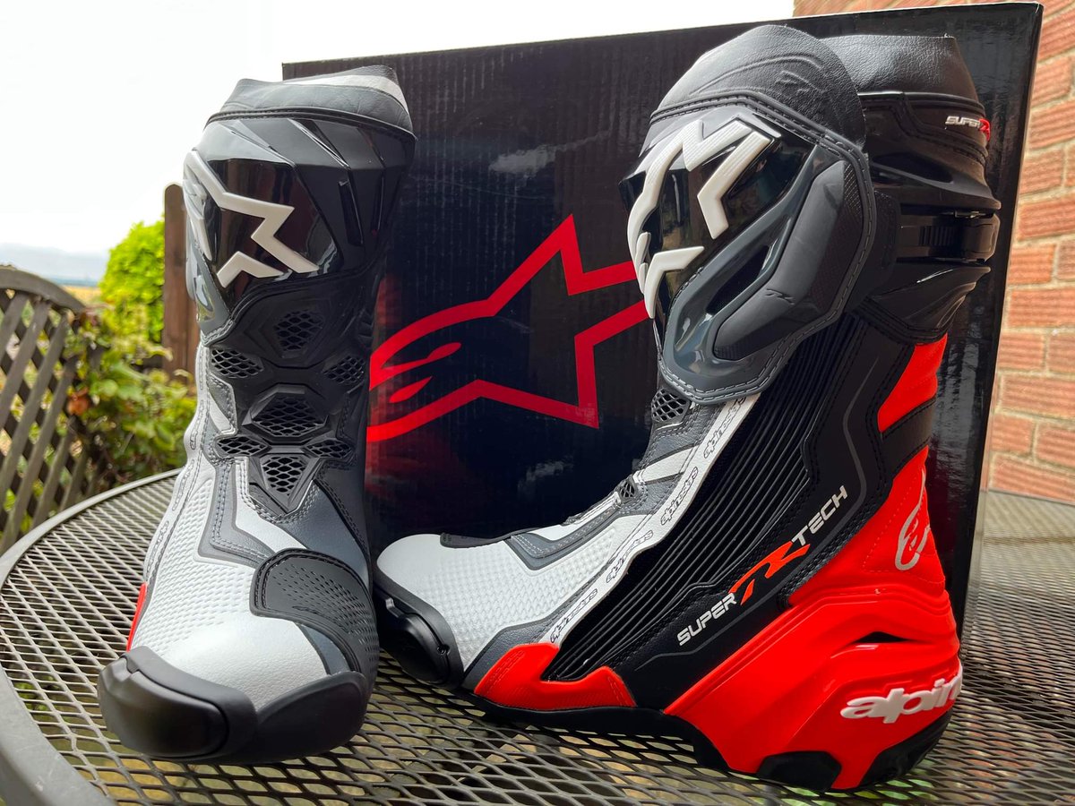 LissyRacing34's tweet photo. ‼️NEW SPONSOR ALERT‼️
Just wanted to welcome aboard and say a massive THANK YOU to https://t.co/HNRLqSsGno for my @alpinestars
Boots 😍

#newsponsor #Cardiffsteels
#newboots #SuperTechR https://t.co/aL80vTdwDM