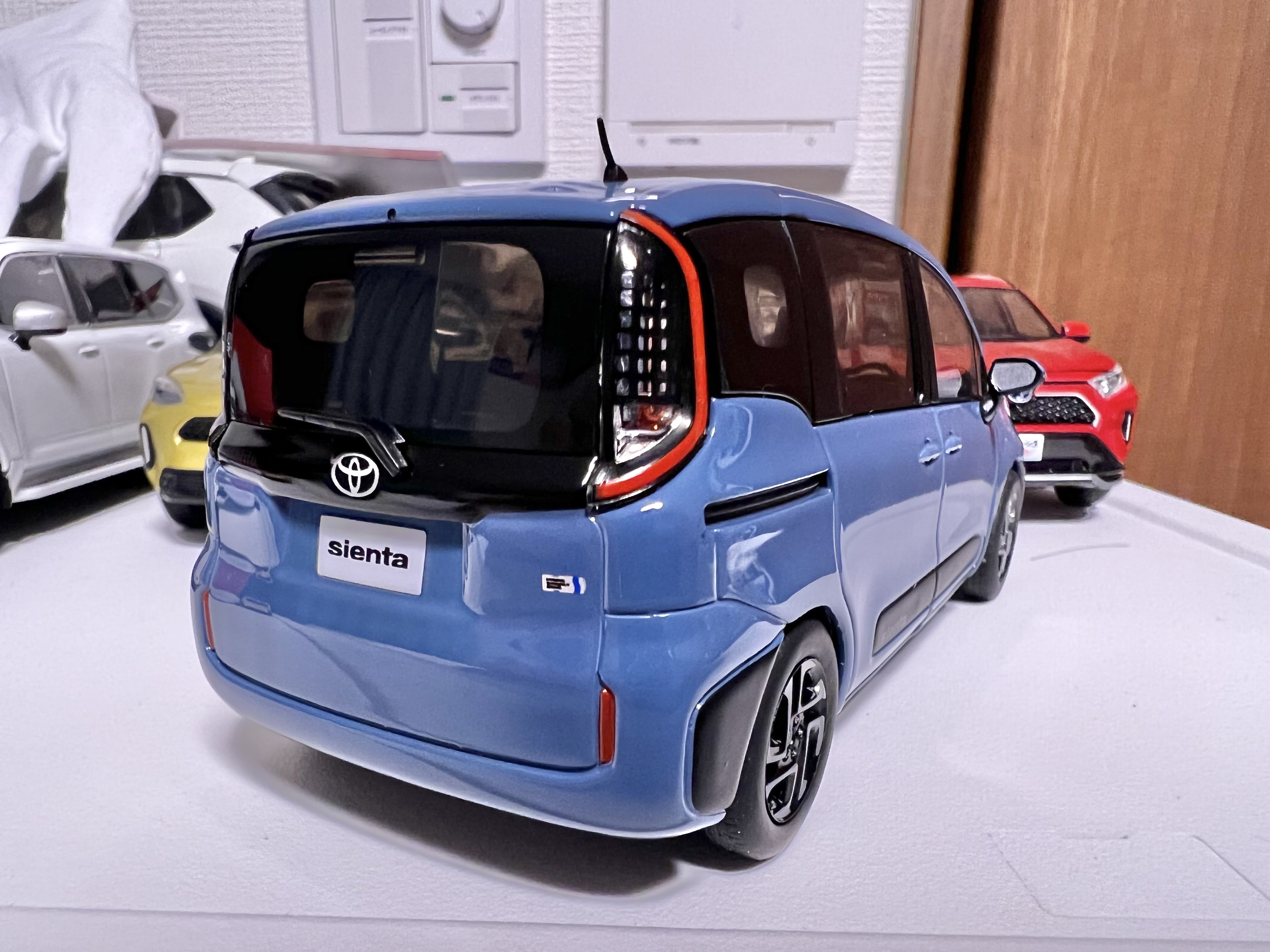 シエンタ　カラーサンプル　ミニカー Amazon | 1/30 トヨタ シエンタ 2022年8月発売 最新 新型 カラー