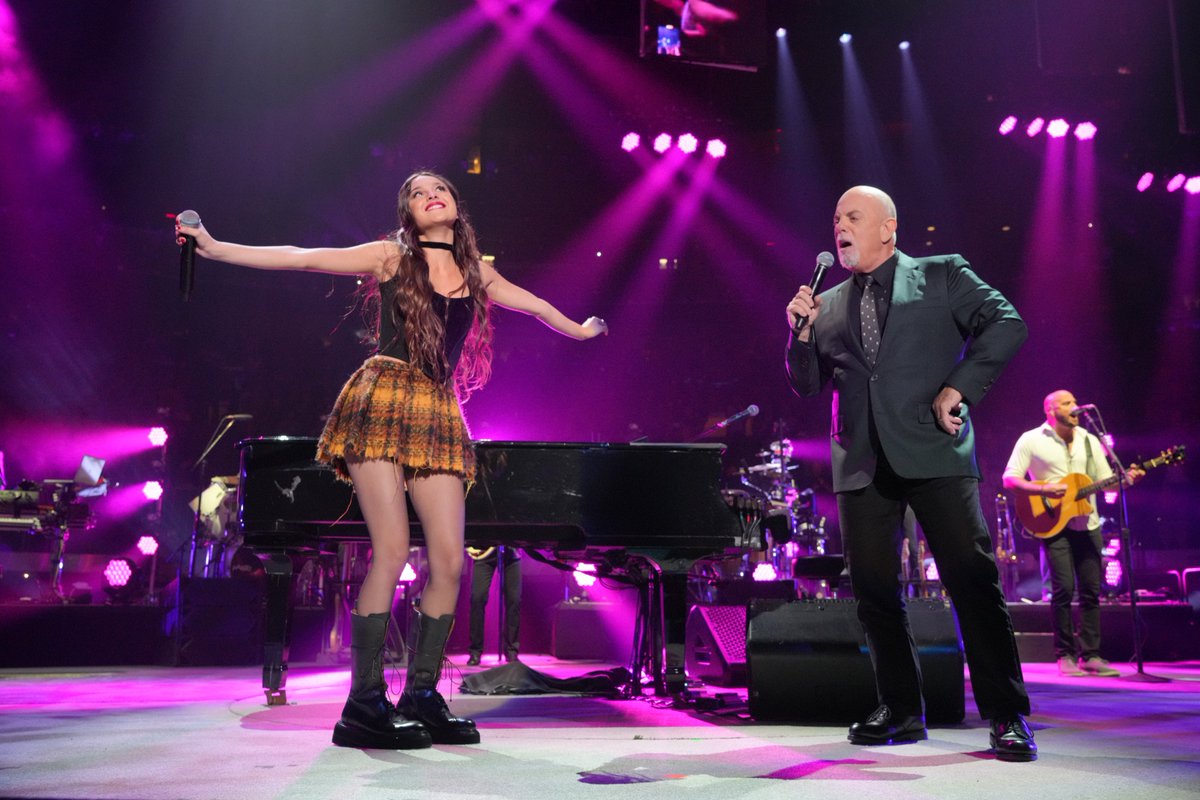 MTV's tweet photo. THEY'RE SINGING IT TOGETHER 💜 
@oliviarodrigo &amp; @billyjoel https://t.co/yn14Yy41cV